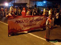 Geçit törenini bekliyorlar, Yogyakarta’da Bayram Kutlaması