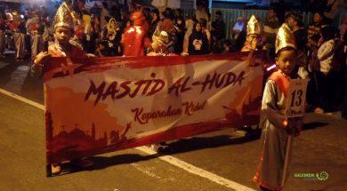 Geçit törenini bekliyorlar, Yogyakarta’da Bayram Kutlaması