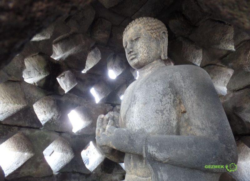 Stupa içerisindeki Budha heykeli, Borobudur Tapınağı