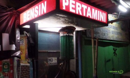 Markette Benzin Satışı, Endonezya Gezisi Notları