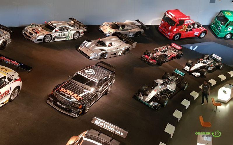 Mercedes Müzesi, yarış arabası katı