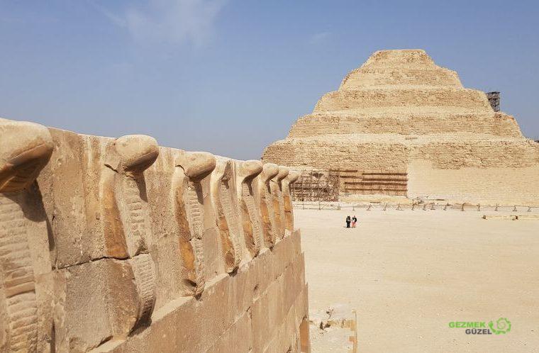 Saqqara Basamaklı Piramit, Kahire Gezilecek Yerler