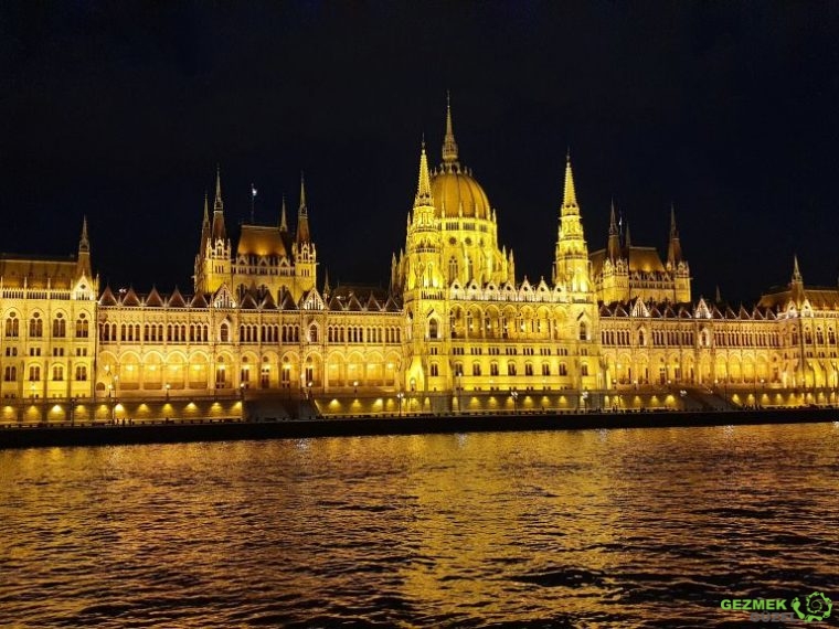 Budapeşte'de Tekne Turu - Budapeşte Parlamento Binası