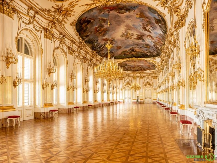 Schoenbrunn_Palace_Great_Gallery