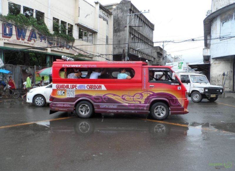 Jeepney, Filipinler'de Ulaşım