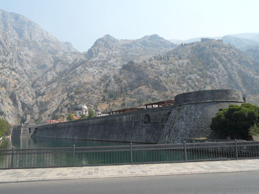 Kotor Surları, Kotor Körfezi, Eski Yugoslavya Yollarında