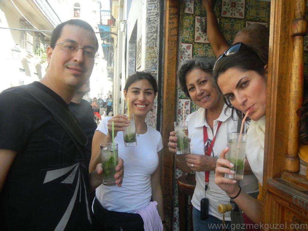 Küba Gezisi Notları, Havana Gezilecek Yerler, La Bodeguita del Medio barında mojito
