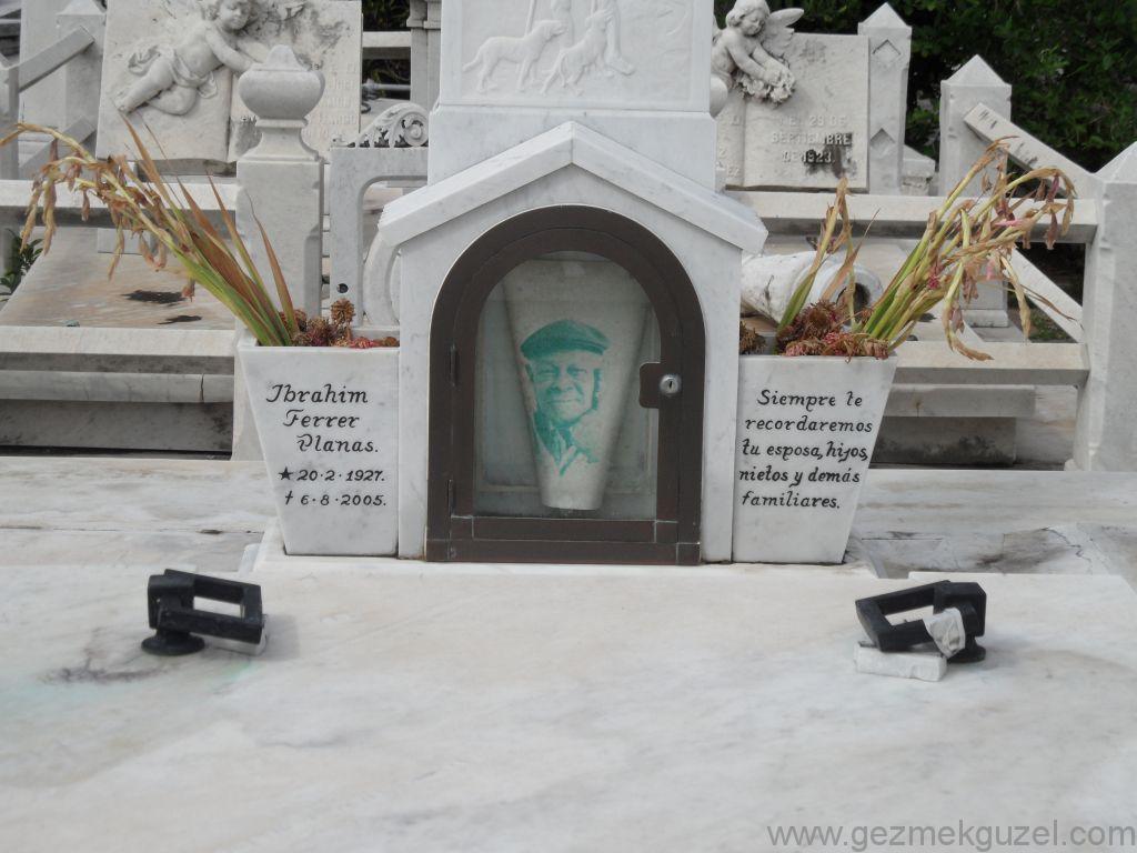 Küba Gezisi Notları, Havana Gezilecek Yerler, İbrahim Ferrer'in Mezarı