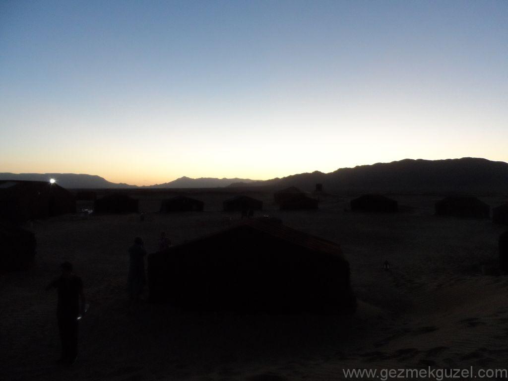 Sahra Çölünde Berberi Kampı
