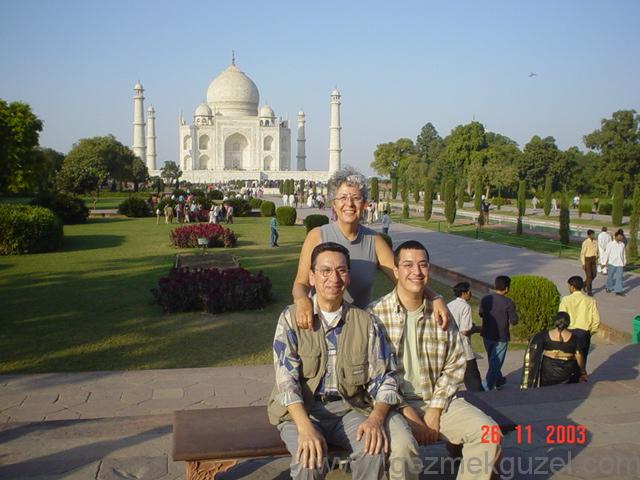 Tac Mahal Önünde, Hindistan