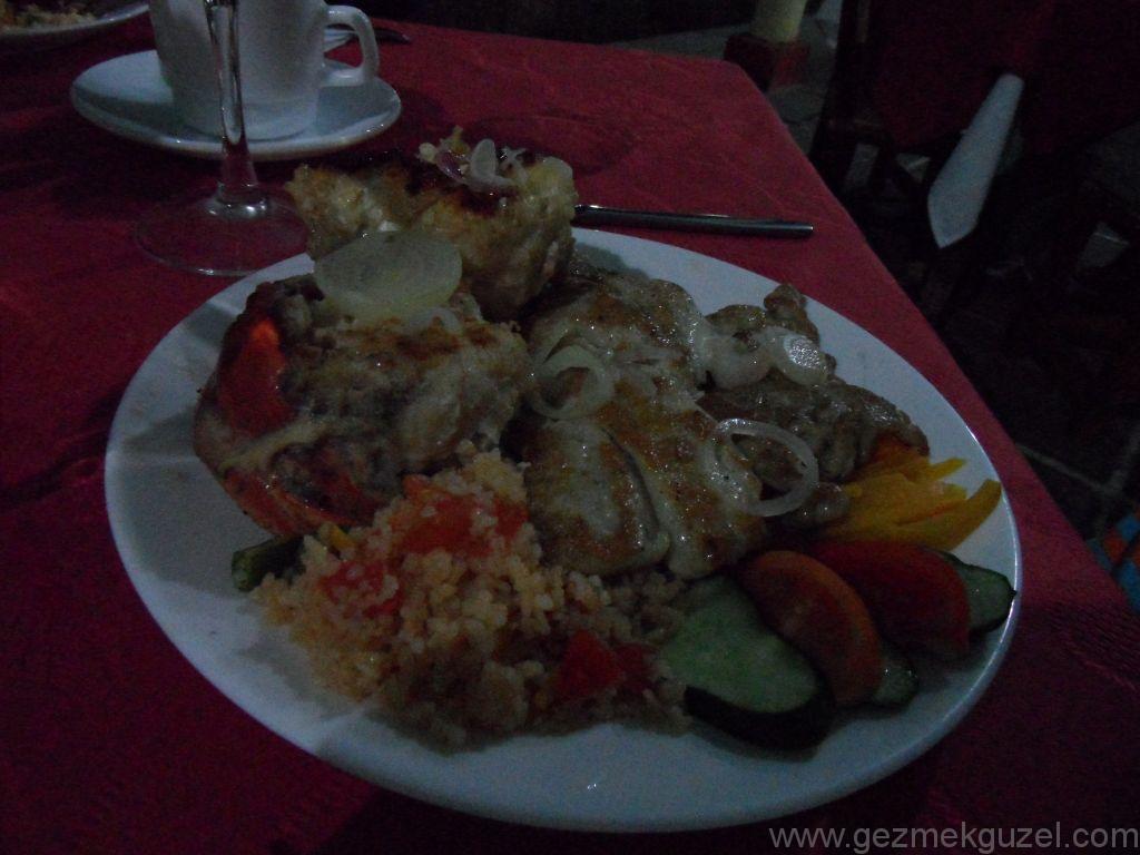 Trinidad Yapılacak Şeyler, Casa de la Musica Meydanında Yemek