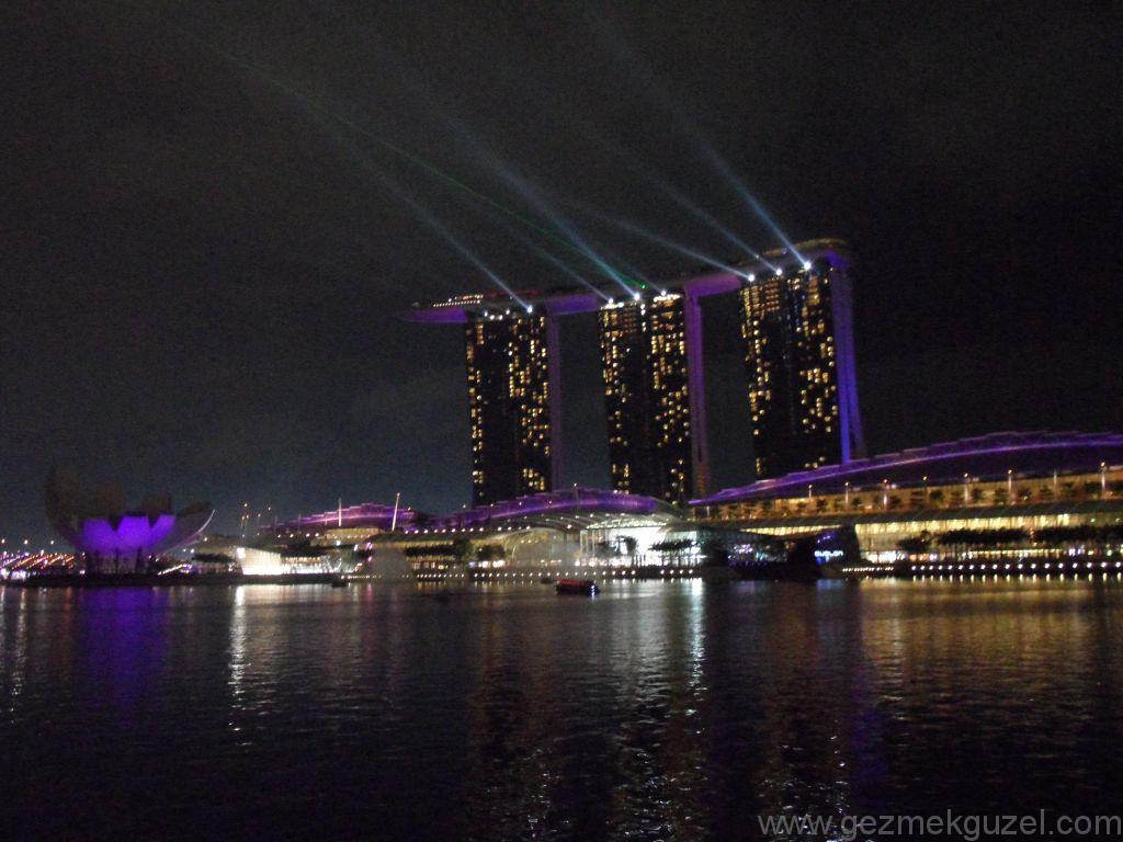 Yeniden Uzakdoğu, Singapur Gezilecek Yerler, Marina Bay Sands Gece Gösterisi