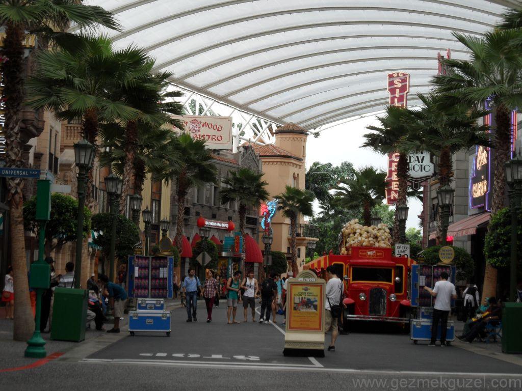 Yeniden Uzakdoğu, Singapur Gezilecek Yerler, Universal Studios 2